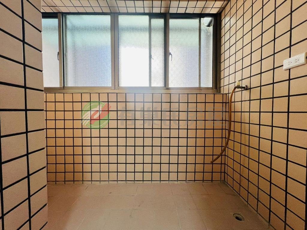 熊貓天下西屯逢甲商圈全新整理三房平車 縮圖 6