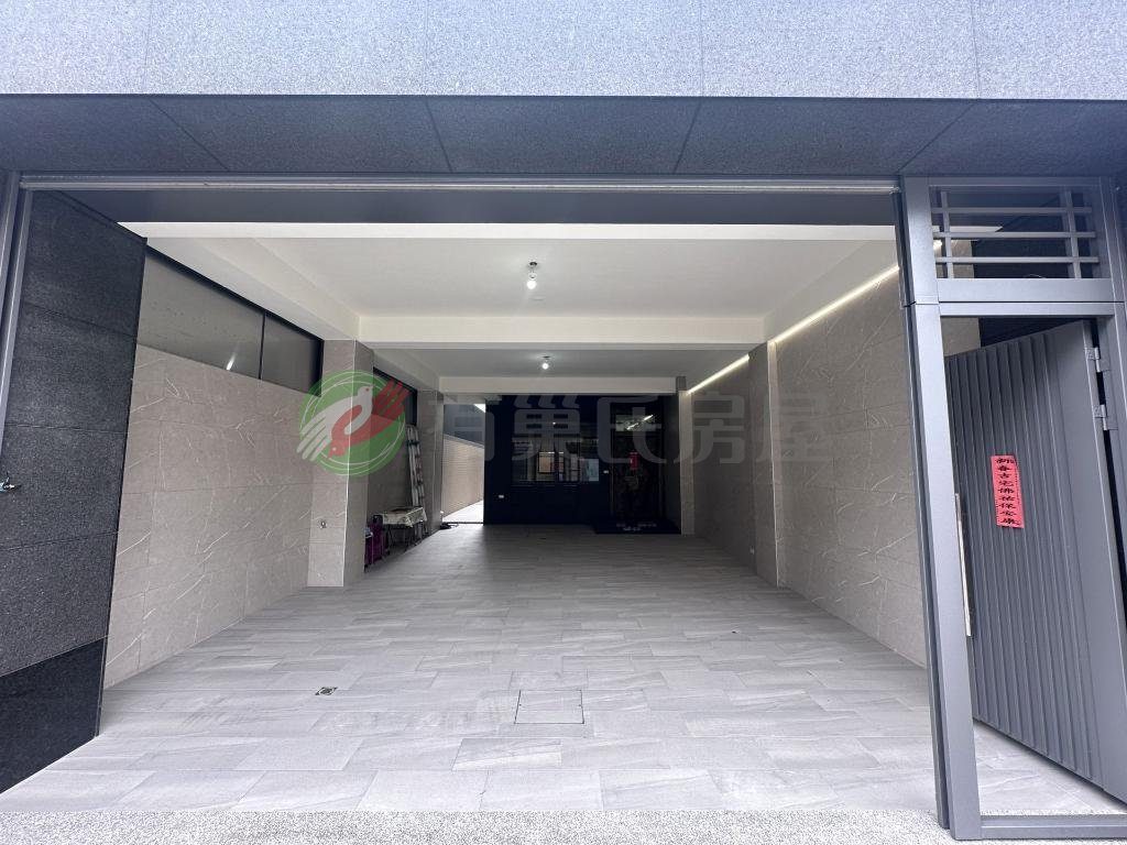 北屯｜五套房多車電梯豪墅｜公園首排｜換屋首選（第 2 張，共 5 張）