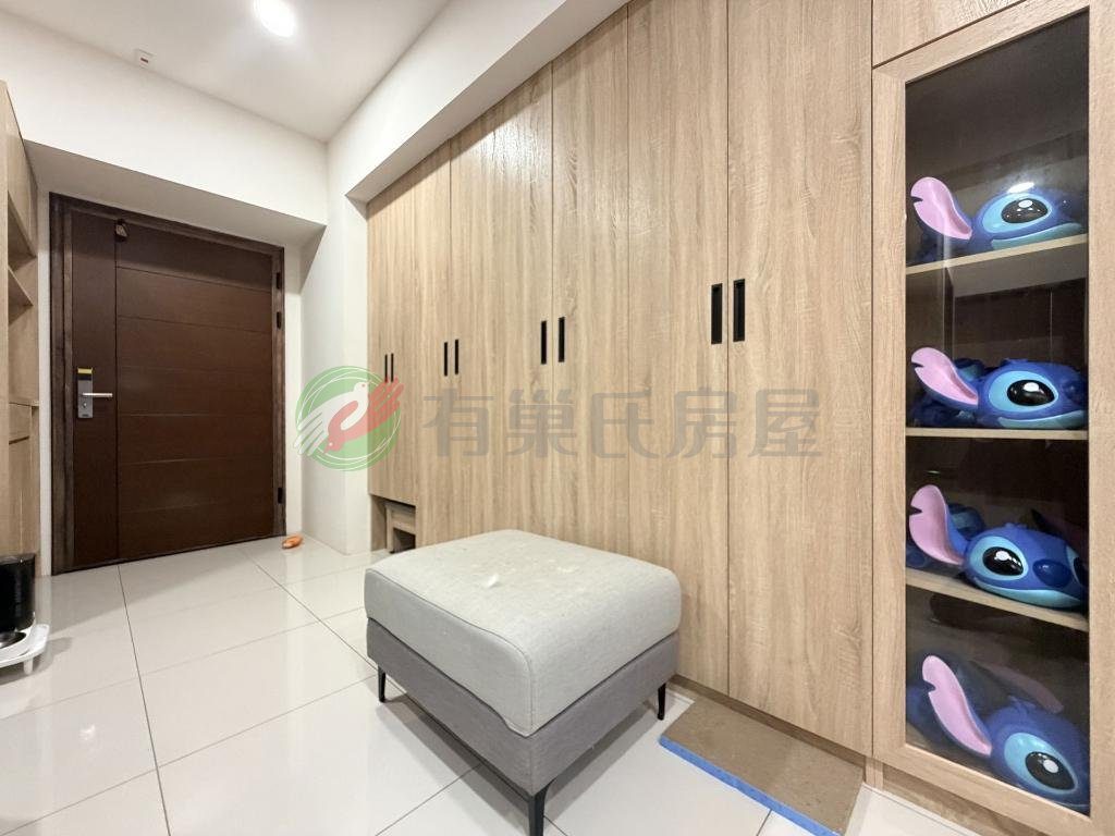 全室木工裝潢｜德鑫鑫時代｜高樓層二房雙車（第 3 張，共 5 張）