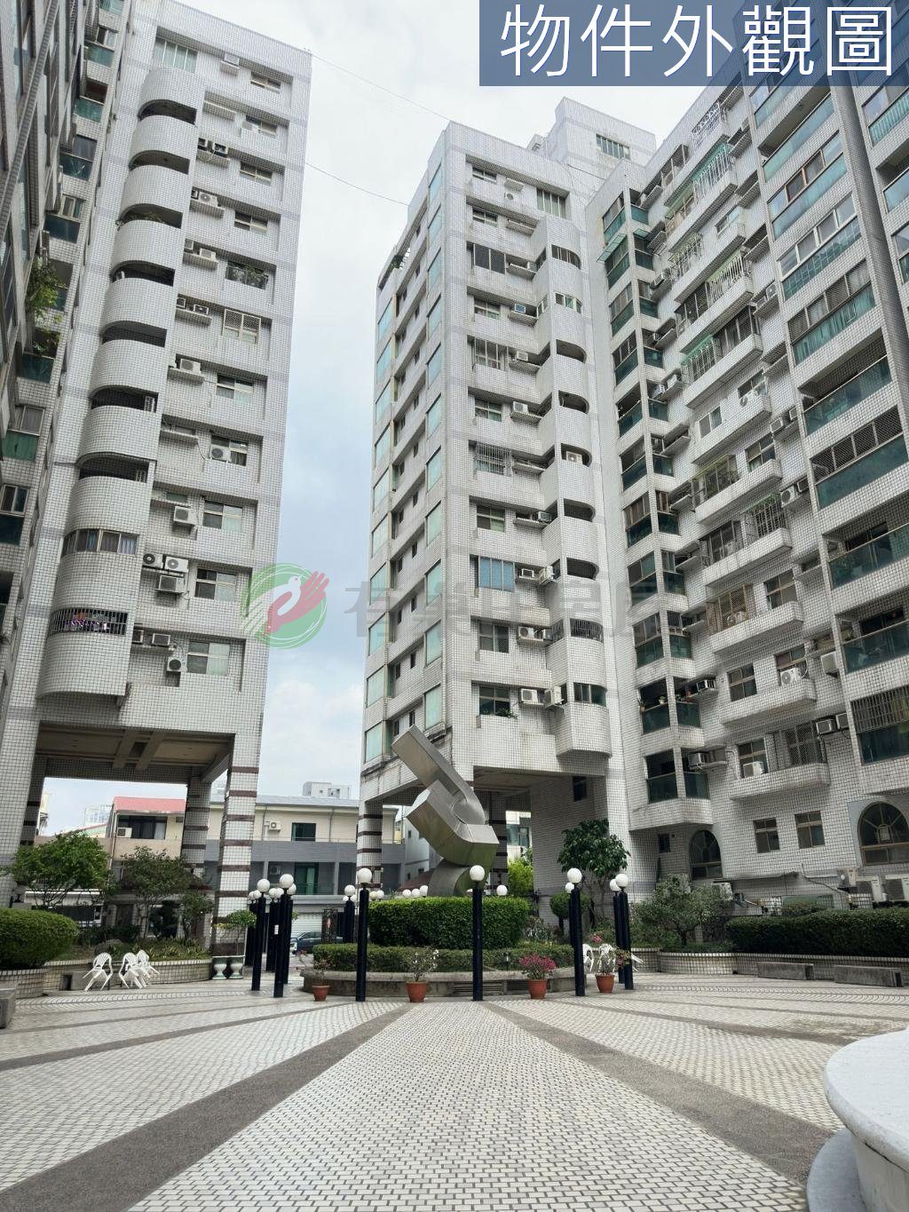 大都會別墅區｜雙鐵共構、42坪大三房（第 2 張，共 6 張）