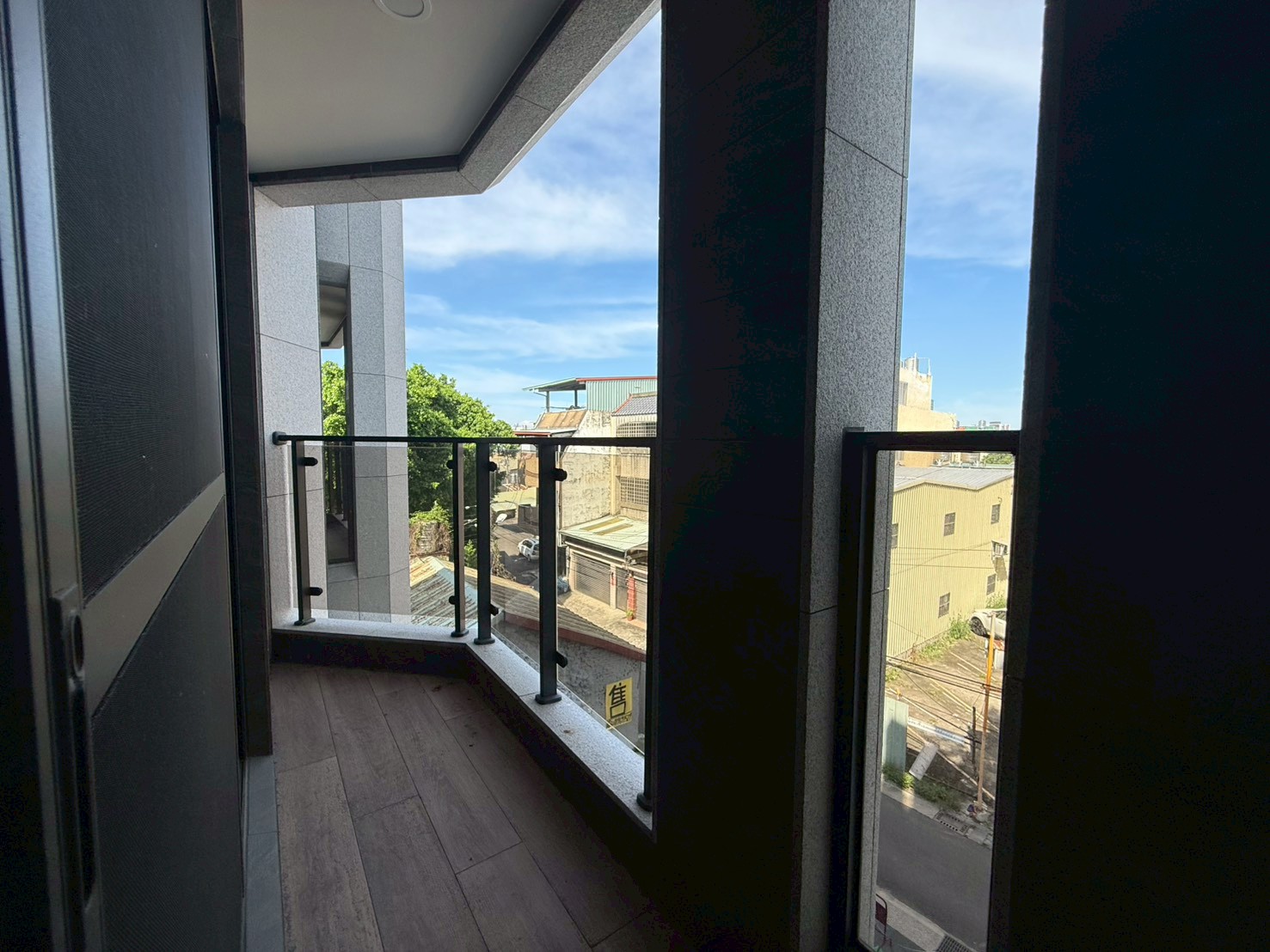 大里國中旁｜國光路商圈老街｜全新未住電梯別墅A（第 3 張，共 6 張）