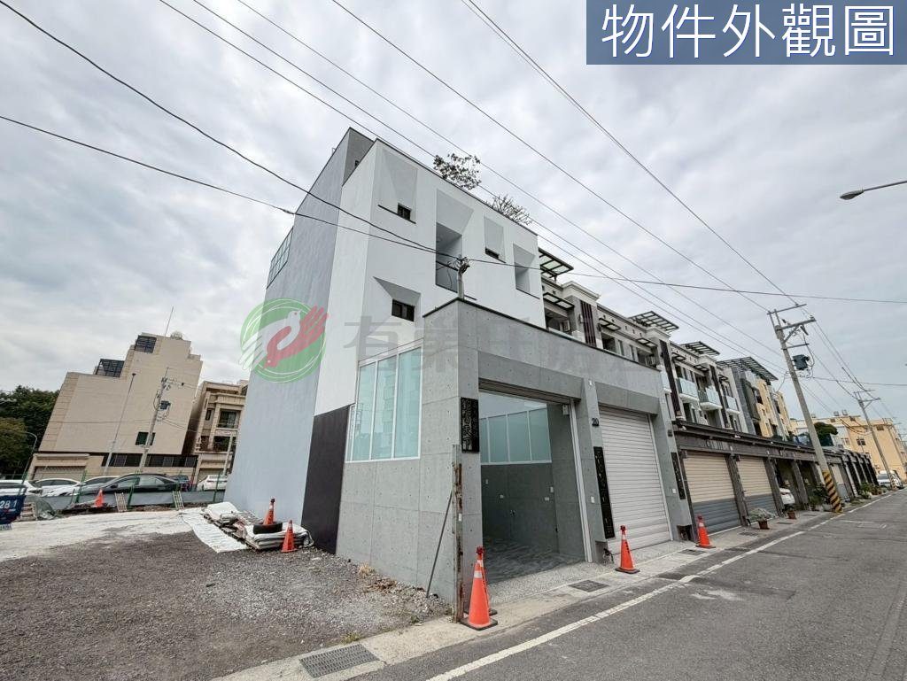 彰化溪湖鉅富天下全新清水模雙車電梯別墅（第 3 張，共 6 張）