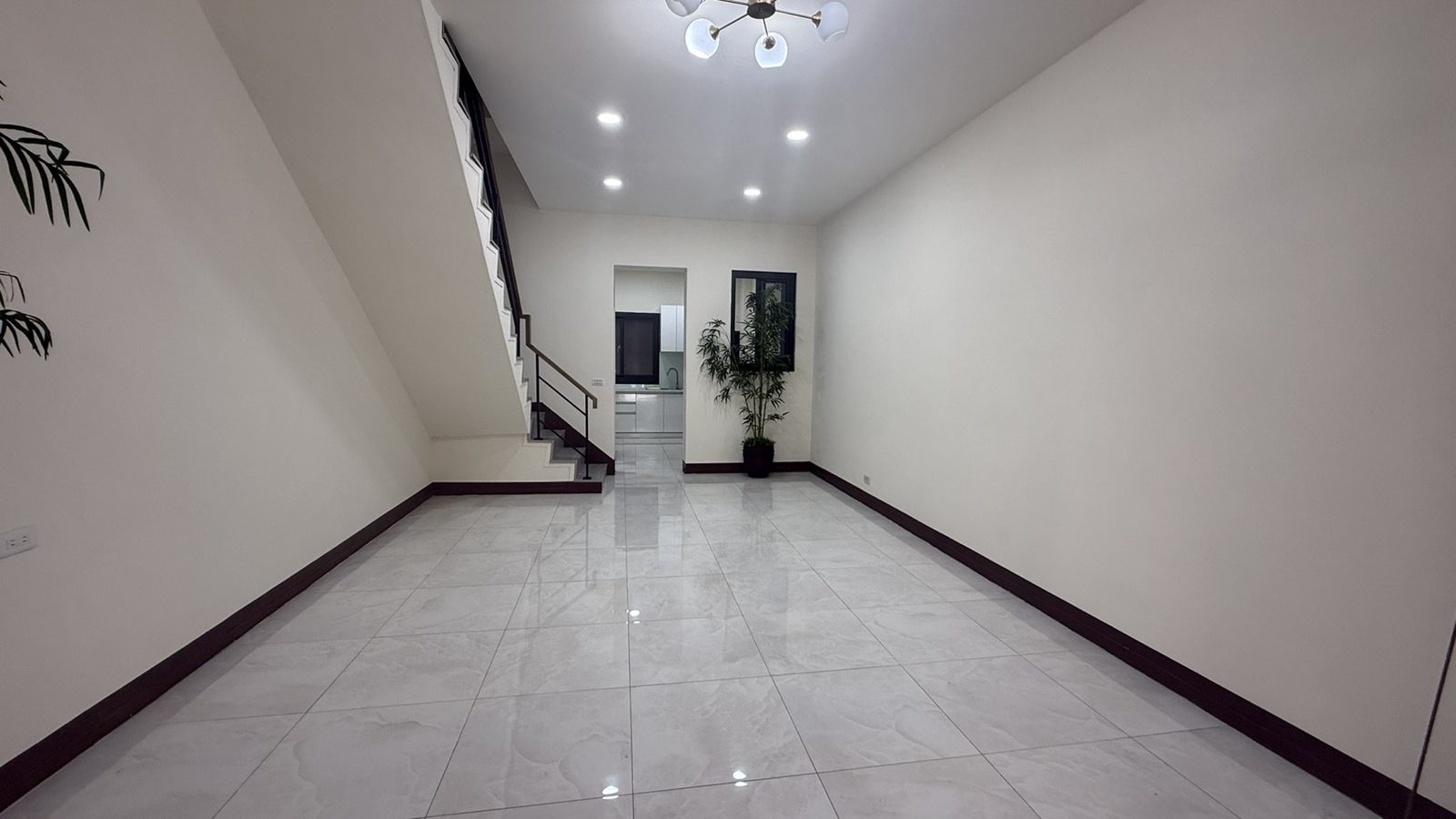 崇德大透天大坪數可停雙車全新整理住商用透店（第 2 張，共 8 張）