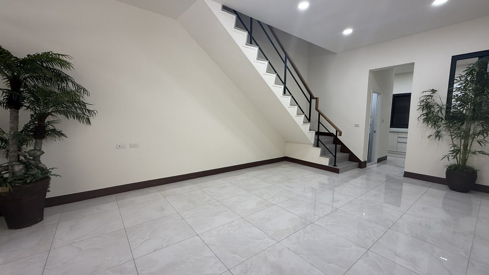 崇德大透天大坪數可停雙車全新整理住商用透店（第 3 張，共 8 張）