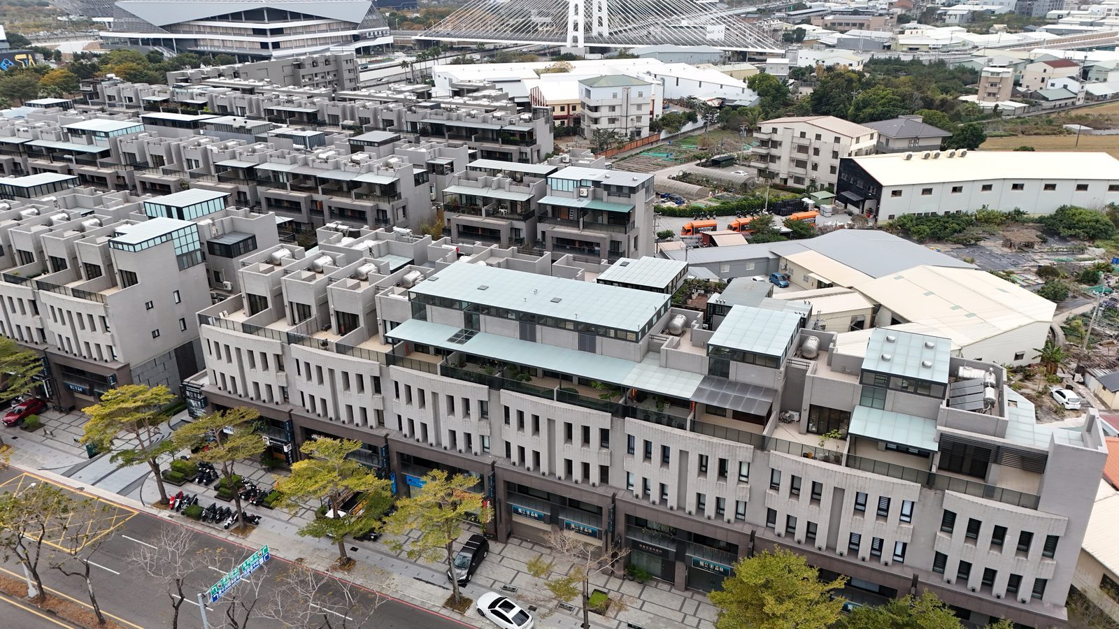 獨立森林西屯雙車電梯別墅住店兩用
