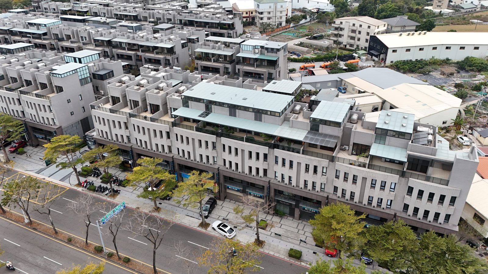 獨立森林西屯雙車電梯別墅住店兩用（第 2 張，共 8 張）